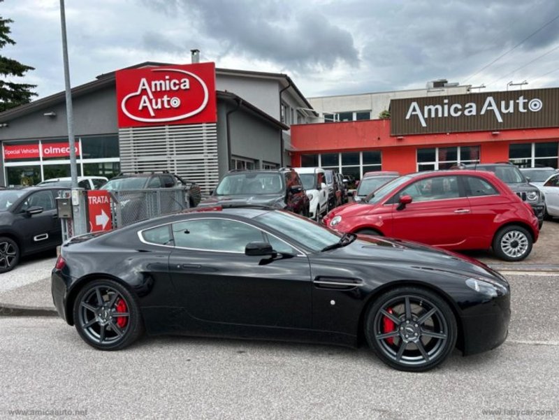 ASTON MARTIN V8 Vantage