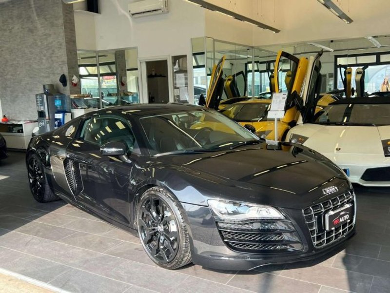 AUDI R8