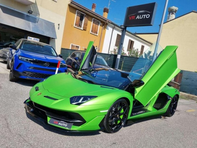 LAMBORGHINI Aventador