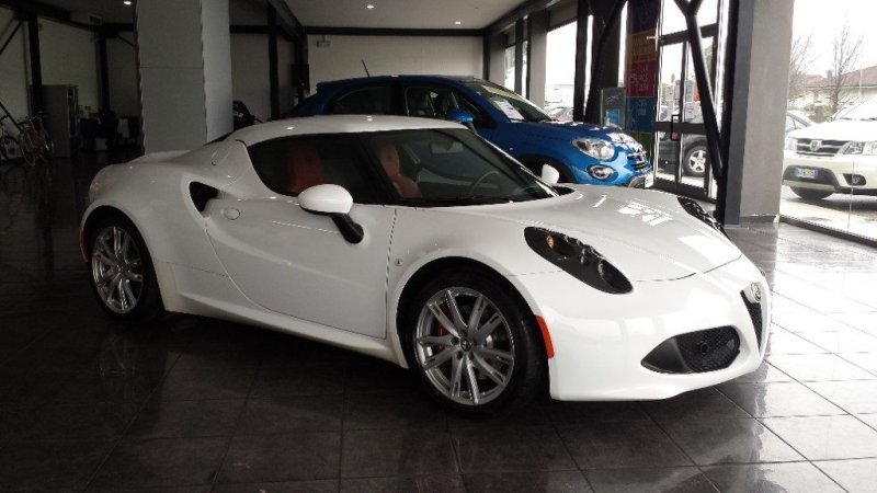 ALFA ROMEO 4c