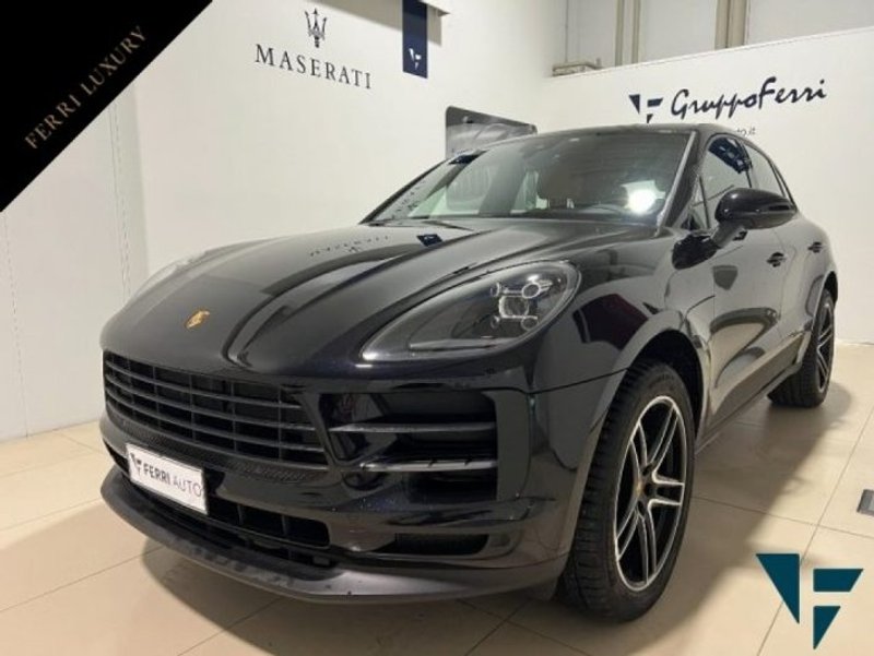 PORSCHE Macan