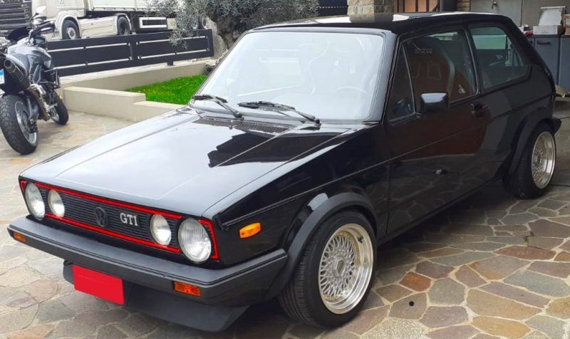 VOLKSWAGEN Golf