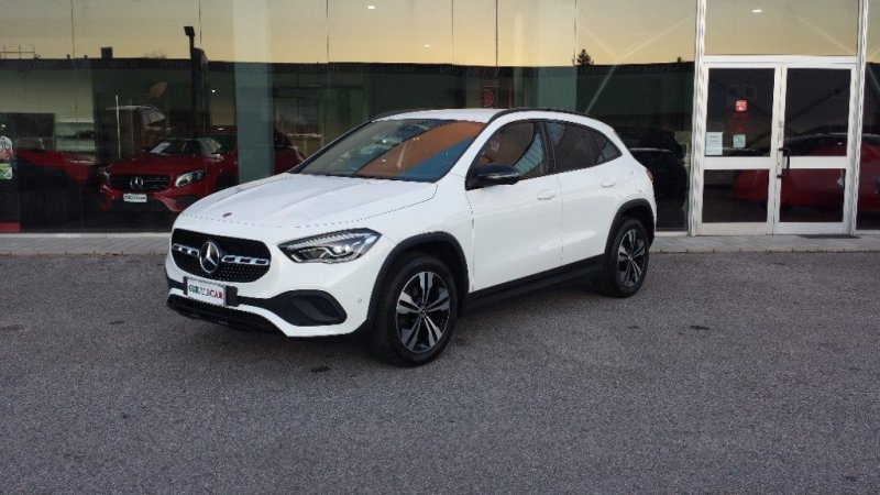 MERCEDES-BENZ Gla 200