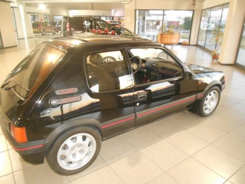 PEUGEOT 205