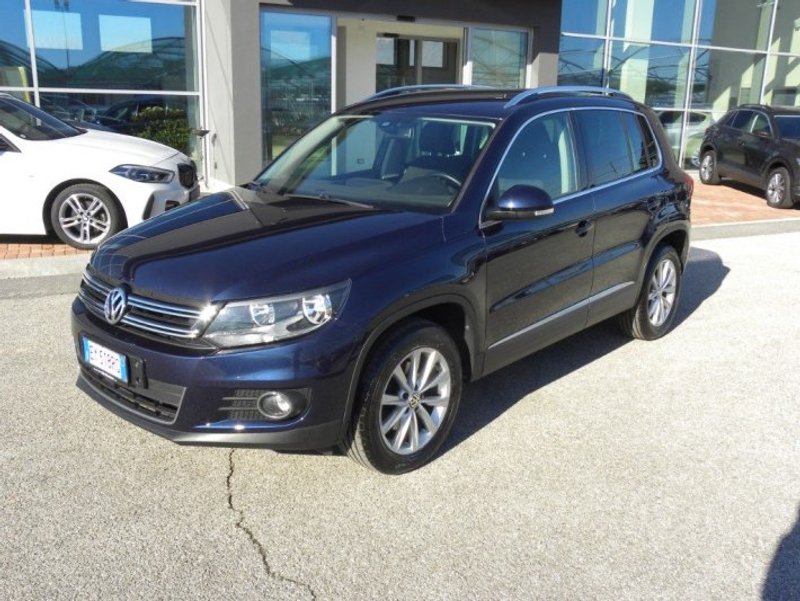 VOLKSWAGEN Tiguan