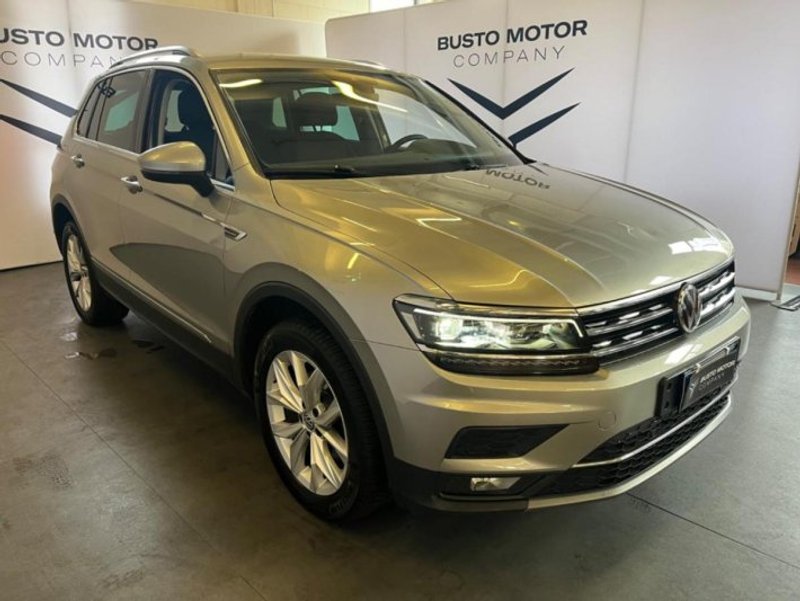 VOLKSWAGEN Tiguan