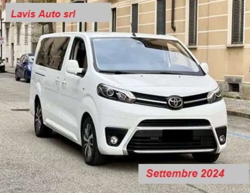 TOYOTA Verso