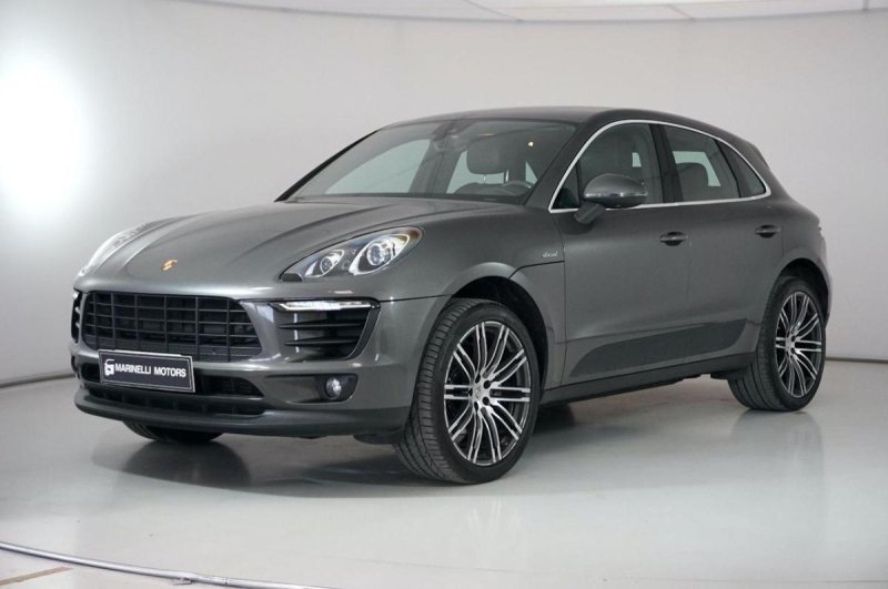 PORSCHE Macan