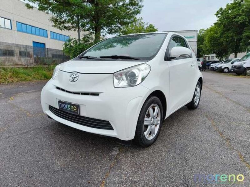 TOYOTA iQ