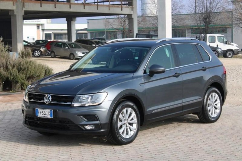 VOLKSWAGEN Tiguan