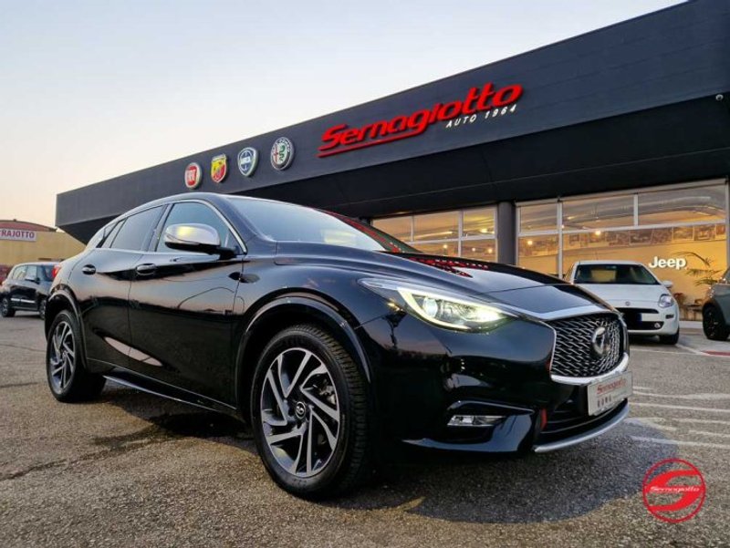 INFINITI Q30