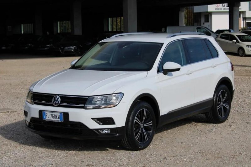 VOLKSWAGEN Tiguan